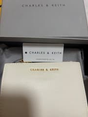 กระเป๋าสตางค์ Charles & Keith รุ่น mini top zip small wallet - image blurred placeholder