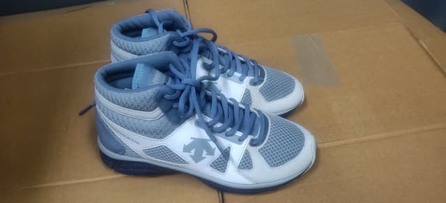 Used Descente children's high-top sneakers