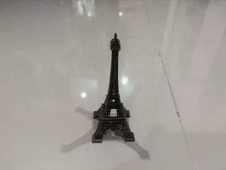 โมเดลหอไอเฟล - image blurred placeholder