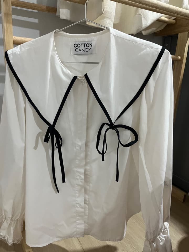เสื้อเชิ้ตเเขนยาว ปลายแขนแต่งลูกไม้