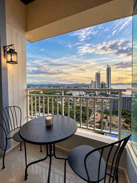 C1484 For Sale: Lumpini Park Beach Jomtien Condo, Corner Unit, Beautiful Sea View