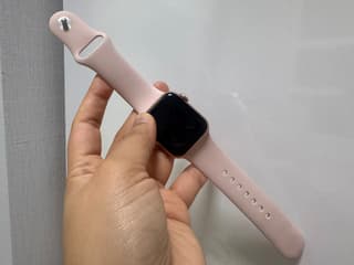 Apple Watch SE 40mm - image blurred placeholder