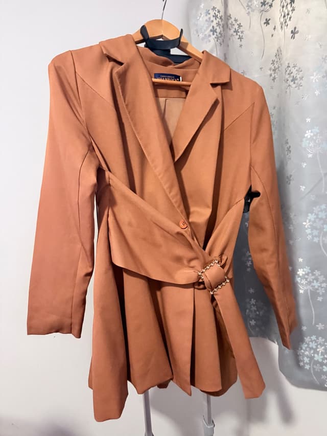 Set with a long blazer and brown-tone shorts, size M