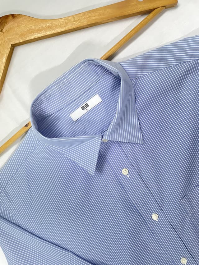 UNIQLO Men's Shirt