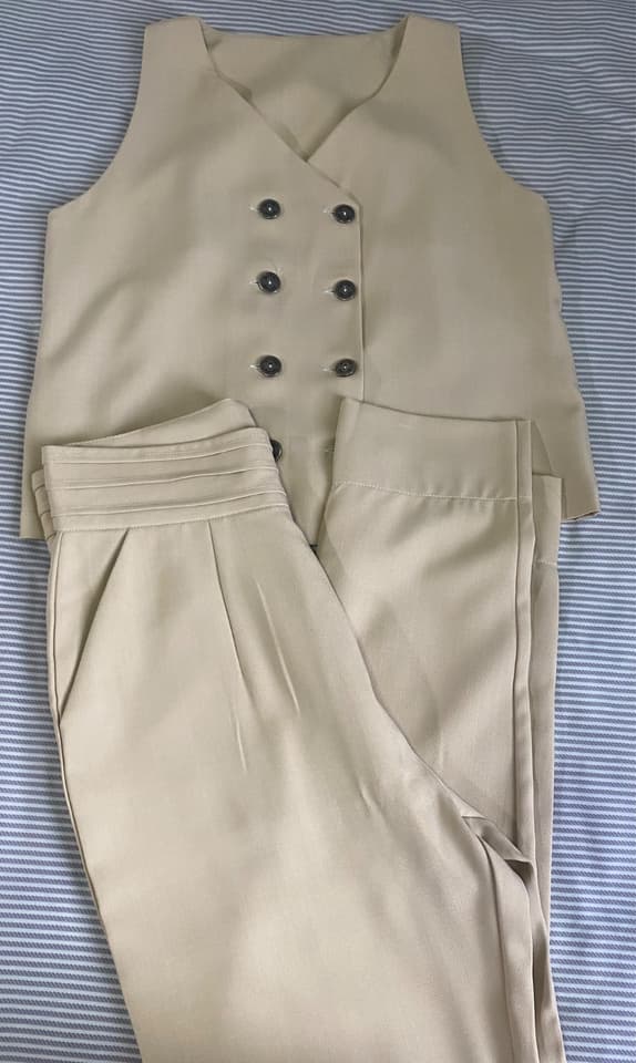 2-Piece Set: Vest + Beige/Cream Long Pants