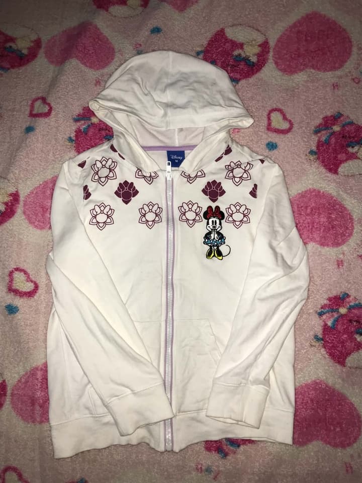 เสื้อฮู้ดดี้ซิปหน้า Disney ลาย มินนี่เม้าส์ทำท่าไหว้สวยงาม