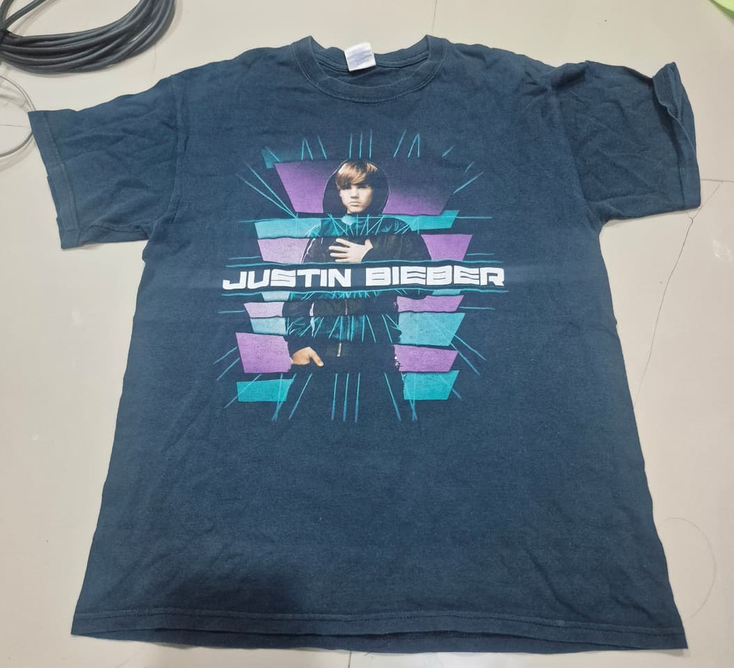 Justin Bieber "My World Tour 2011" Concert Tour T-Shirt, Gildan Tag, Size M