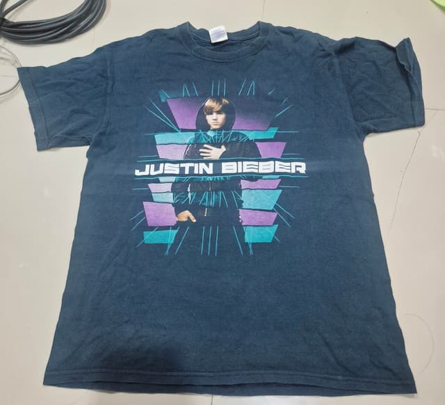 Justin Bieber "My World Tour 2011" Concert Tour T-Shirt, Gildan Tag, Size M