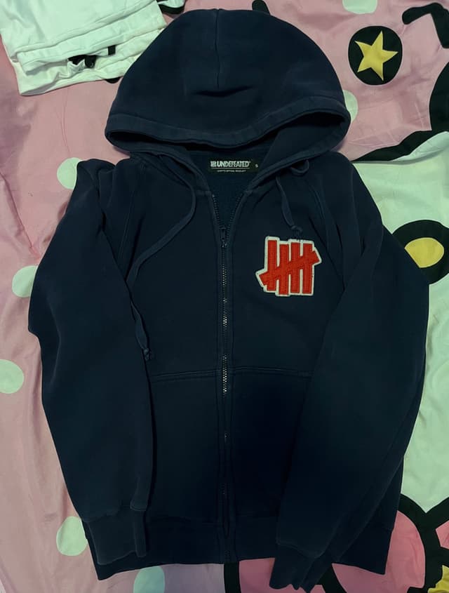 เสื้อกันหนาวฮู้ด UNDEFEATED สีกรม