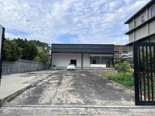 F426 Warehouse with Office for Rent on Chaloem Phrakiat Rama IX Road, 373 sq wah of Land