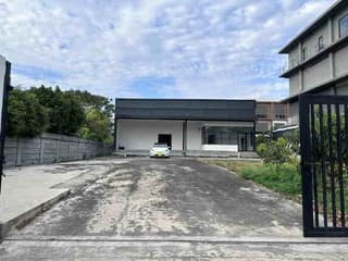 F426 Warehouse with Office for Rent on Chaloem Phrakiat Rama IX Road, 373 sq wah of Land - image blurred placeholder