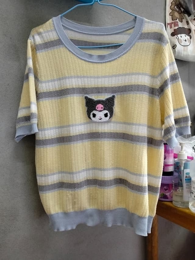 Cute gray-and-yellow Kuromi short-sleeve knitted sweater