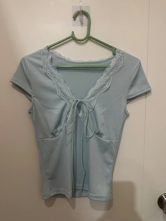 Lace V-Neck Top – Extremely Figure-Flattering
