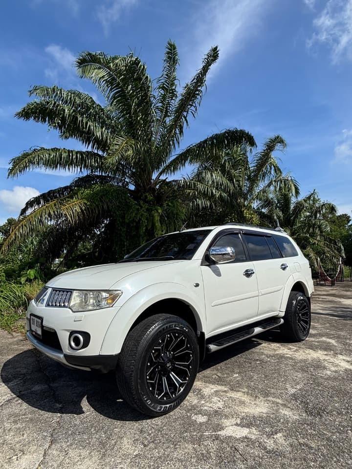 Mitsubishi Pajero sports 2013