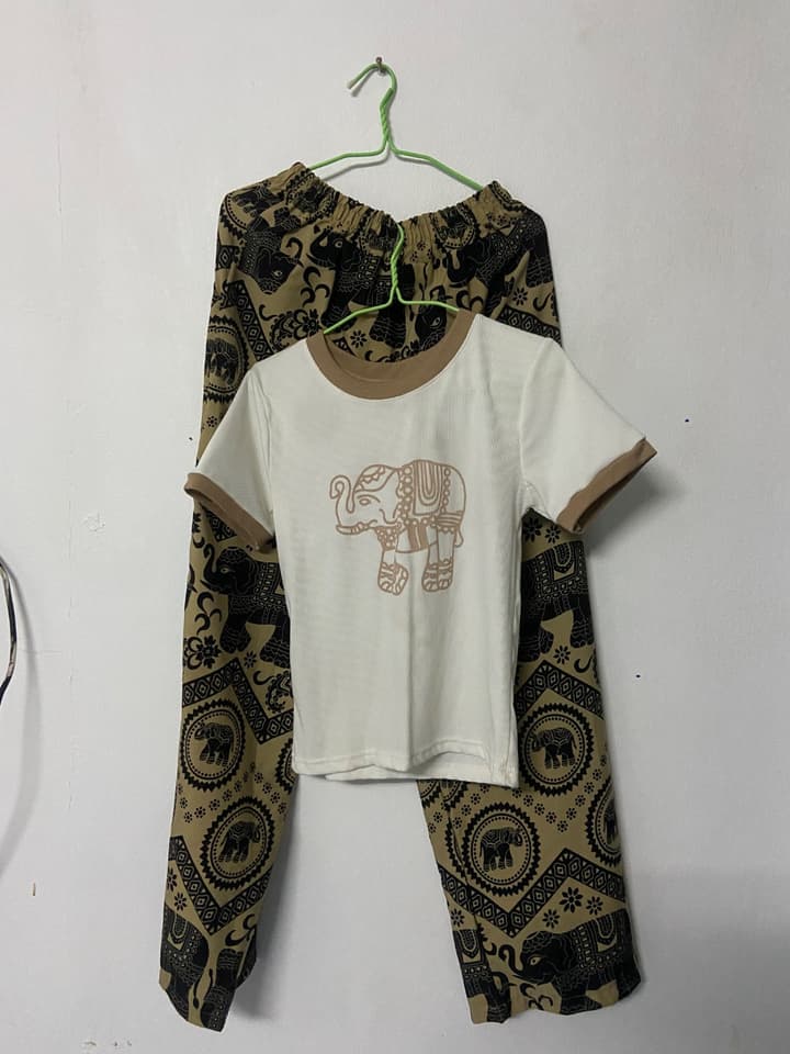 Set with a white elephant-print shirt and brown elephant-print long pants