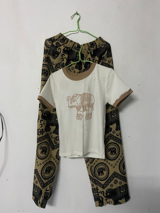 Set with a white elephant-print shirt and brown elephant-print long pants