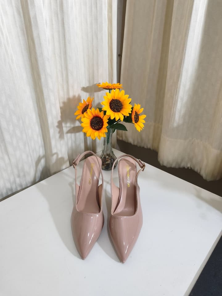 Nude pink high heels, elegant and luxurious, look expensive ✨ #SecondHand