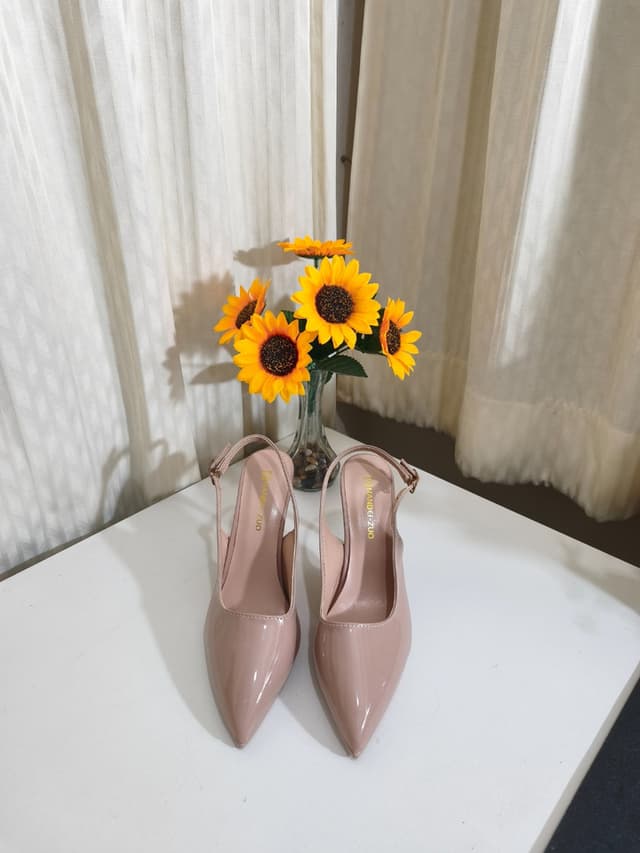 Nude pink high heels, elegant and luxurious, look expensive ✨ #SecondHand