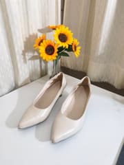 Elegant Cream White High-Heeled Pumps, Luxurious Premium Look - image blurred placeholder