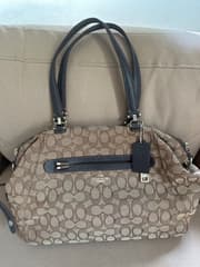 กระเป๋าcoach - image blurred placeholder