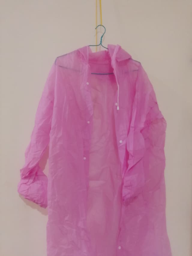 เสื้อกันฝนสีชมพู