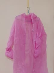 เสื้อกันฝนสีชมพู - image blurred placeholder