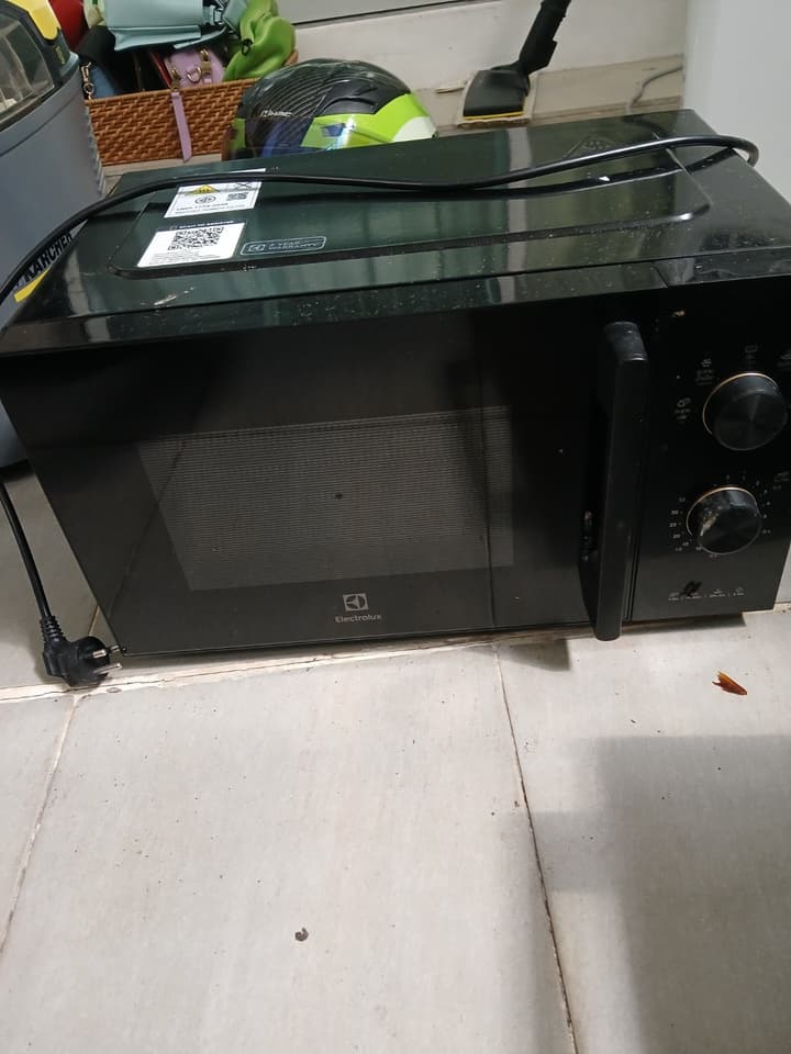 เตาไมโครเวฟ Electrolux UltimateTaste 300, EMM20K22B