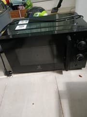 เตาไมโครเวฟ Electrolux UltimateTaste 300, EMM20K22B - image blurred placeholder