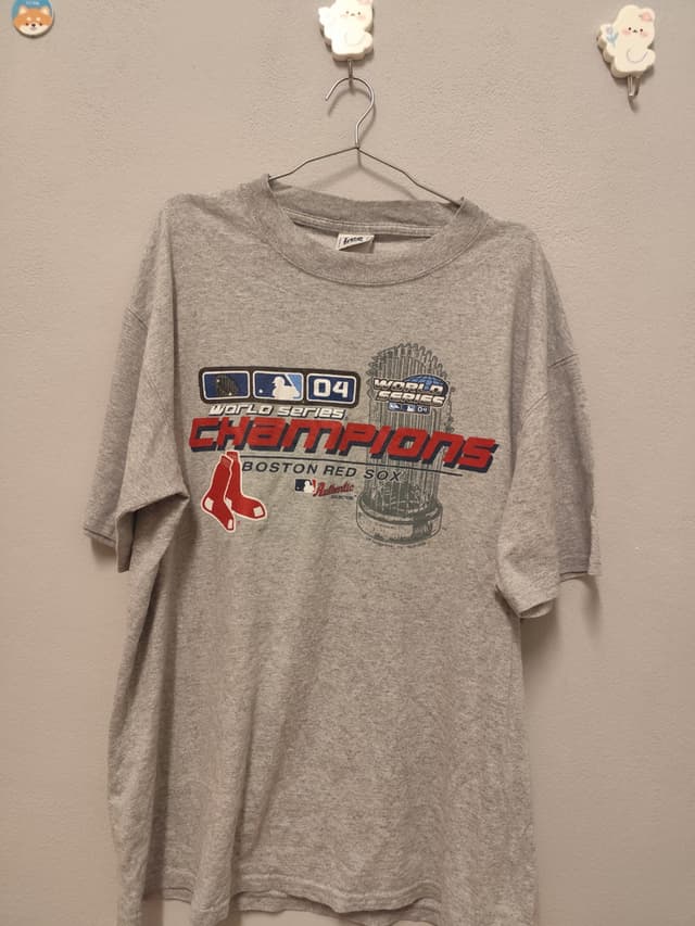 Vintage Boston Red Sox 2004 WS Champs Men's Gray Graphic Logo T-Shirt, XL