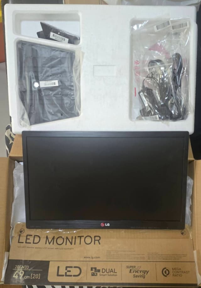 Светодиодный монитор LG, модель 20EN33