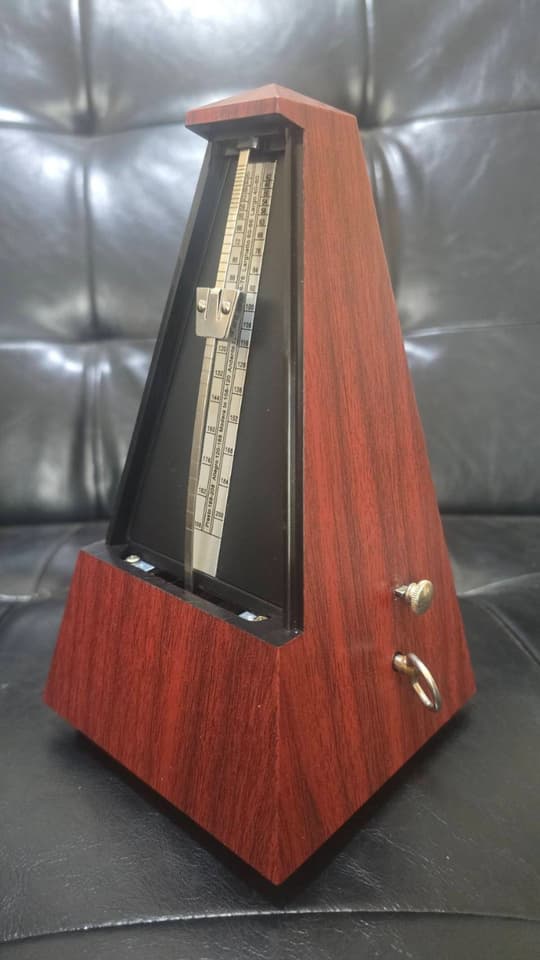 Mechanical Metronome Finether
