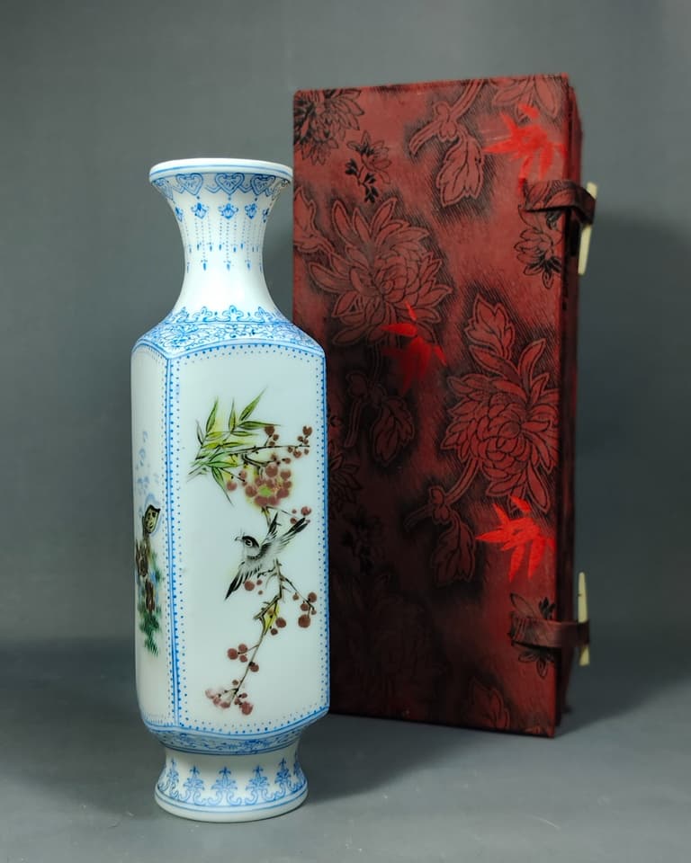 แจกันเซรามิกจีนเนื้อบางพิเศษ Eggshell Porcelain