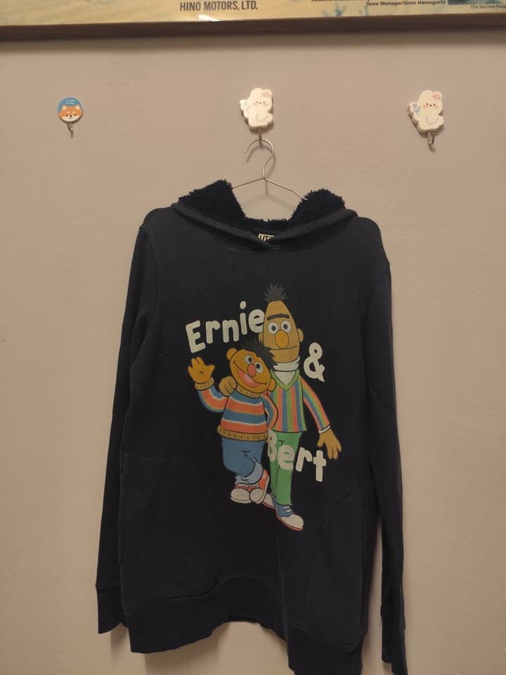 เสื้อสเวตเตอร์  Uniqlo Sesame Street Ernie & Bert