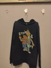 เสื้อสเวตเตอร์  Uniqlo Sesame Street Ernie & Bert - image blurred placeholder