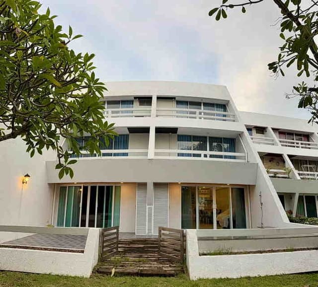 C1119 ให้เช่าคอนโดติดทะเล บางเสร่ พัทยา 2 ห้องนอน รีโนเวทใหม่ บรรยากาศเงียบสงบ