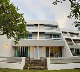 C1119 ให้เช่าคอนโดติดทะเล บางเสร่ พัทยา 2 ห้องนอน รีโนเวทใหม่ บรรยากาศเงียบสงบ - image blurred placeholder