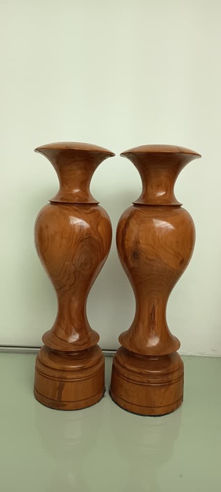 Ваза из дерева мака, высота 24", ширина отверстия 7,5"
