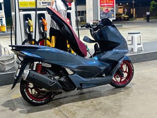 Honda pcx160 2023 - image blurred placeholder