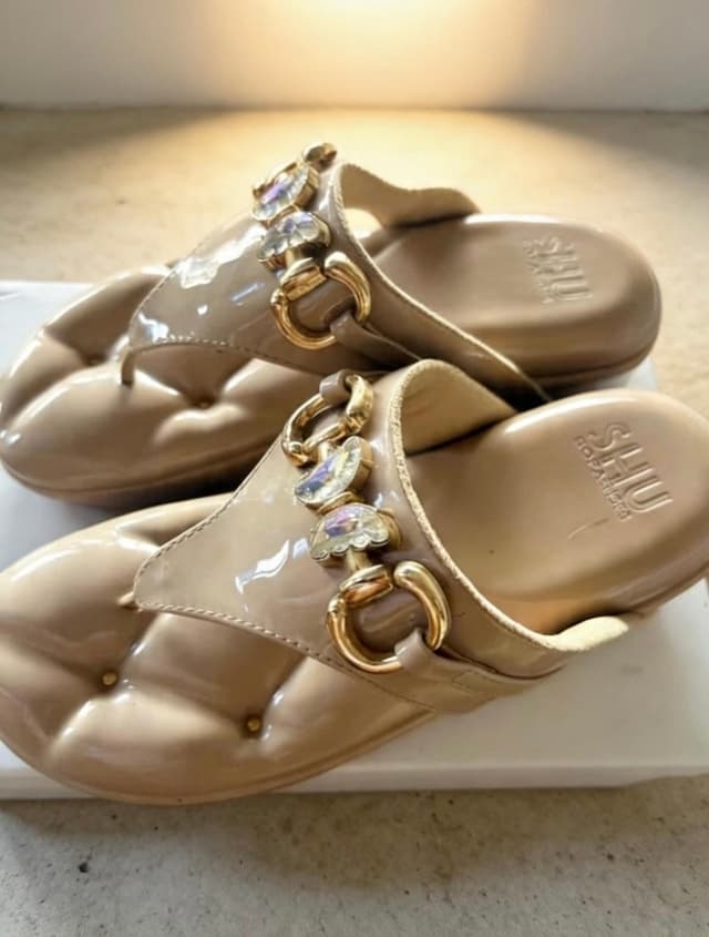 Подержанные туфли SHU SOFASHOES 2.5" SWEETCHIC, глянцевый серо-бежевый цвет