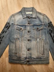 Джинсовая куртка Off-White с изображением стрелы, нанесённым аэрозольной краской, 19SS - image blurred placeholder