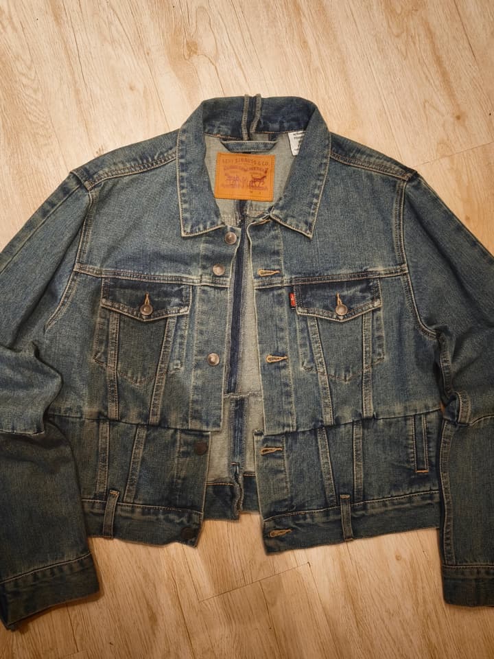 แจ็กเก็ตยีนส์ Vetements x Levi's ดีไซน์ปรับโฉม