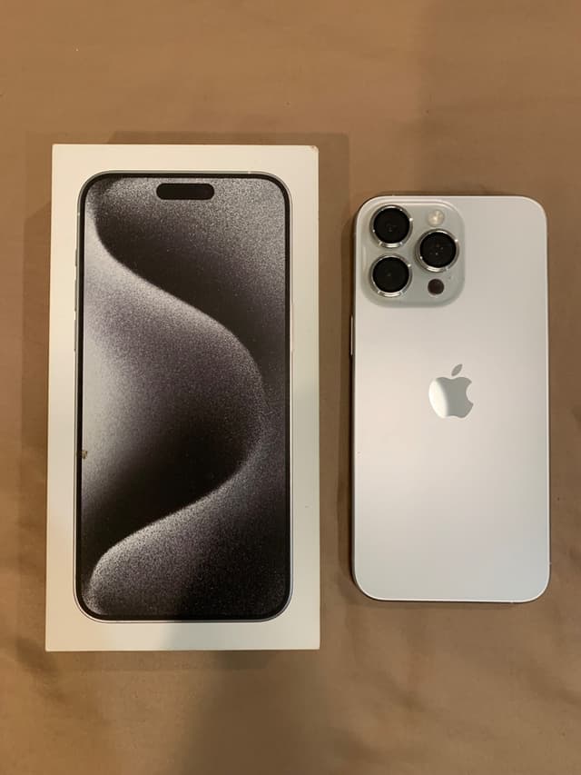 iPhone 15 Pro Max 256 GB, белый титан