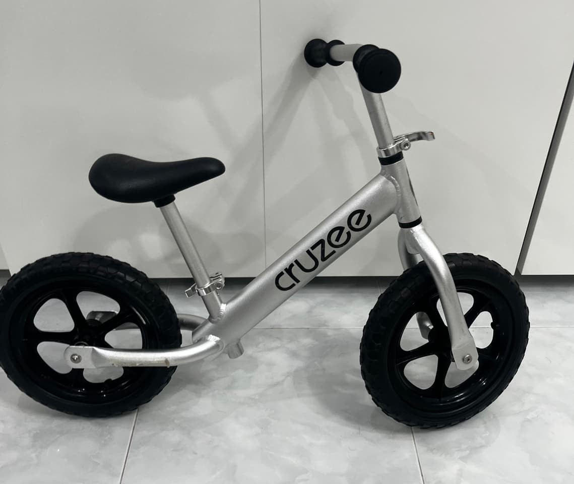 Беговел Cruzee Ultralite, 12 дюймов, серебристый