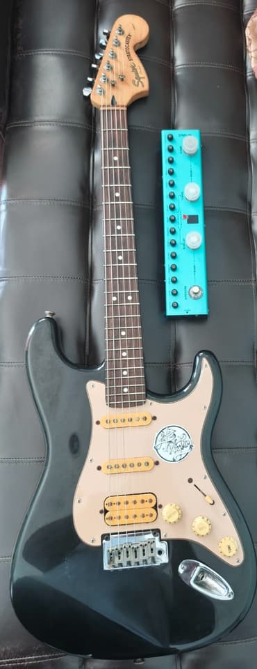 Squier Stratocaster + TankG + усилитель 40 Вт + мягкий чехол